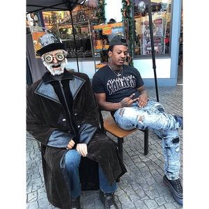 Meet your Posher, Demonte